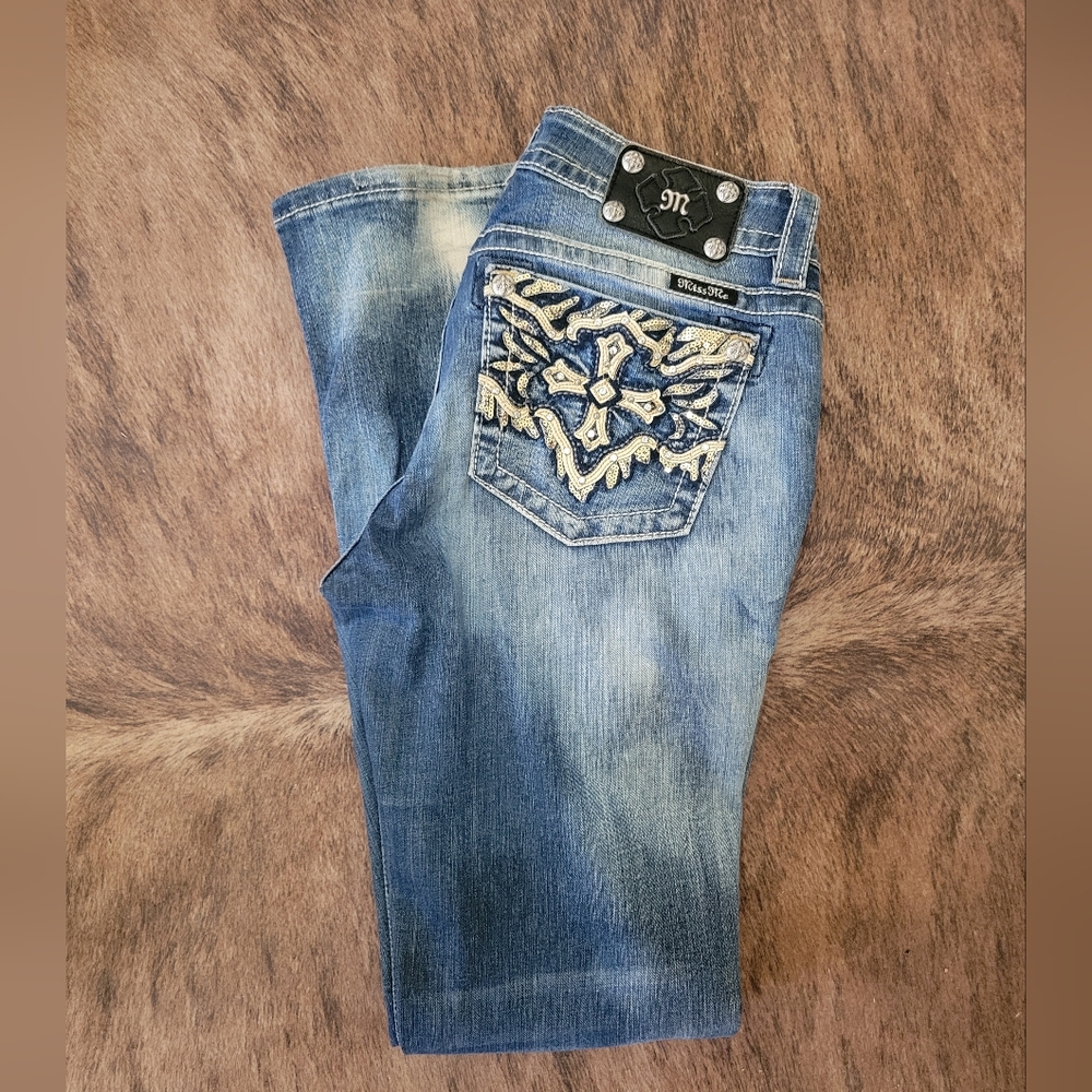 Embroidered Blue Jeans with Pocket Design